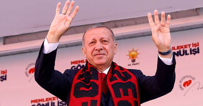 Осман Кавала - мультимиллионер, которого западные СМИ именуют ` лидером гражданского общества Турции `, а остальные величают `турецким Соросом`.