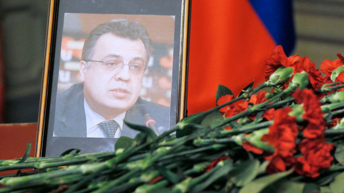 На днях, были раскрыты телефонные записи, которые принадлежали трагически погибшему российскому послу в Турции Андрею Геннадьевичу Карлову (российский дипломат был убит 19 декабря 2016 года сотрудником турецкой полиции).