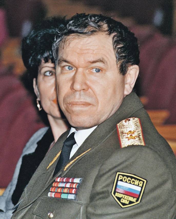 Генерал Лев Яковлевич Рохлин — человек легендарный. Его военный путь через Афганистан и Чечню отмечен множеством ран, подвигами и орденами.