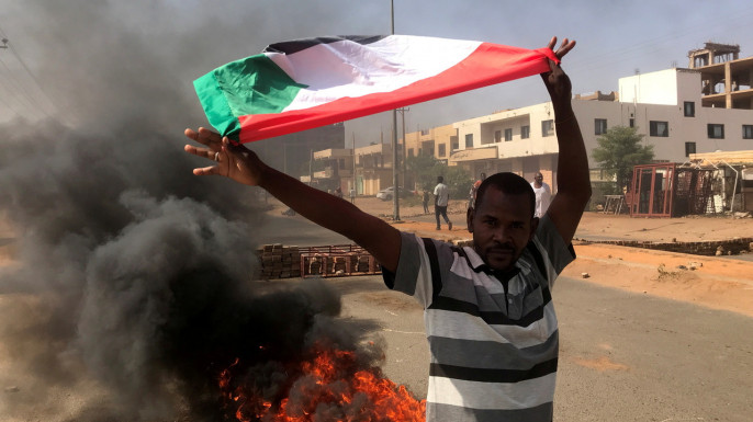 В интервью российскому информационному агентству `Спутник` главнокомандующий армией Судана Абдель Фаттах аль-Бурхан заявил, что «максимум в течение недели в Судане выберут нового премьер-министра и Суверенный Совет».