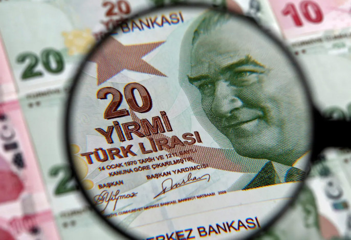 В Турции – худо. С начала 2021 года турецкая валюта подешевела практически на 70% (13,5 лиры за 1 доллар), достигнув исторического минимума последних 20 лет.