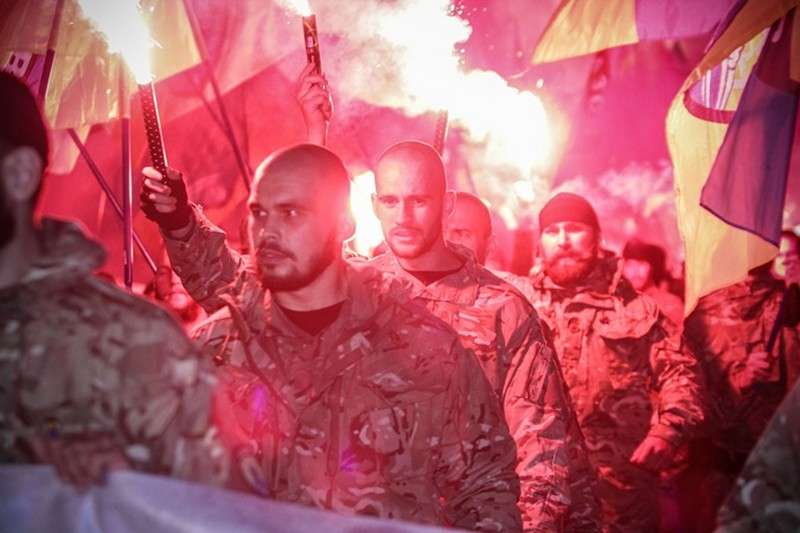Радикалы напали на русский центр в Киеве