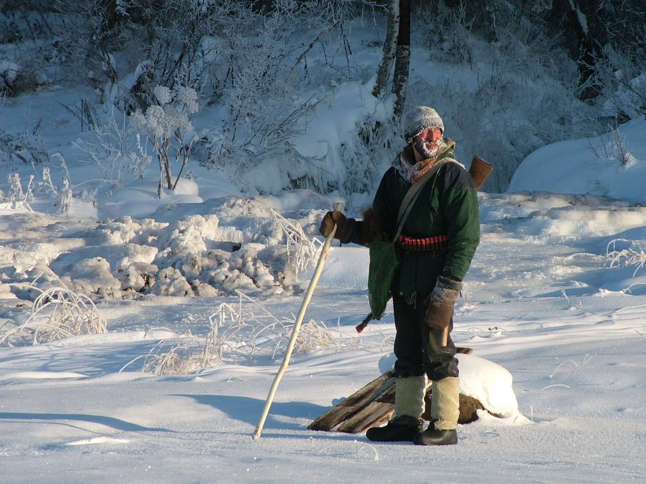 Таежный охотник на лыжах