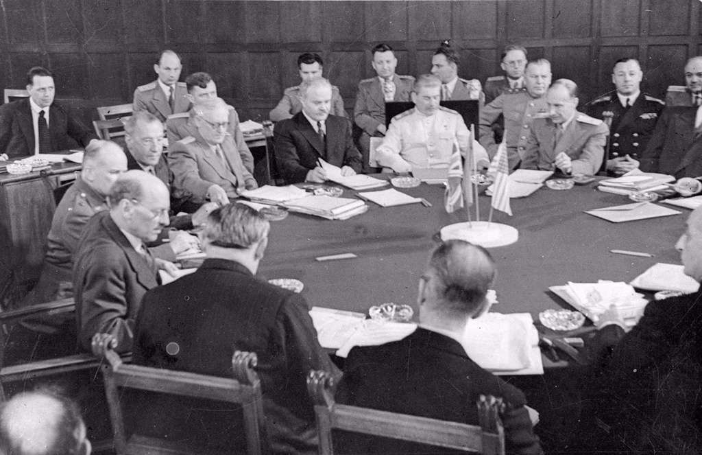Международная конференция германия. Потсдамская конференция 1945. Конференция в Потсдаме 1945. Сталин Трумэн Черчилль Потсдамская конференция. Потсдамская конференция (17 июля – 2 августа 1945 г.).