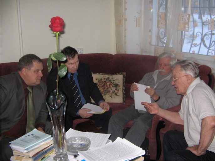 Обсуждение содержания будущей книги. Академгородок -2005. А.А.Кисельников, И.Ф. Мингазов, А.Н. Дмитриев, В.П. Казначеев.
