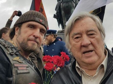 Дальнобойный лазер, направляющий свои лучи навстречу тьме...