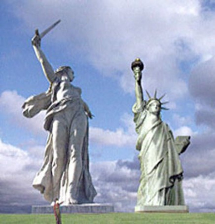 Памятник другое название. Родина-мать Волгоград и статуя свободы. Мамаев Курган и статуя свободы. Родина-мать Волгоград выше статуи свободы. Сравнить памятники Родина мать и статуя свободы.